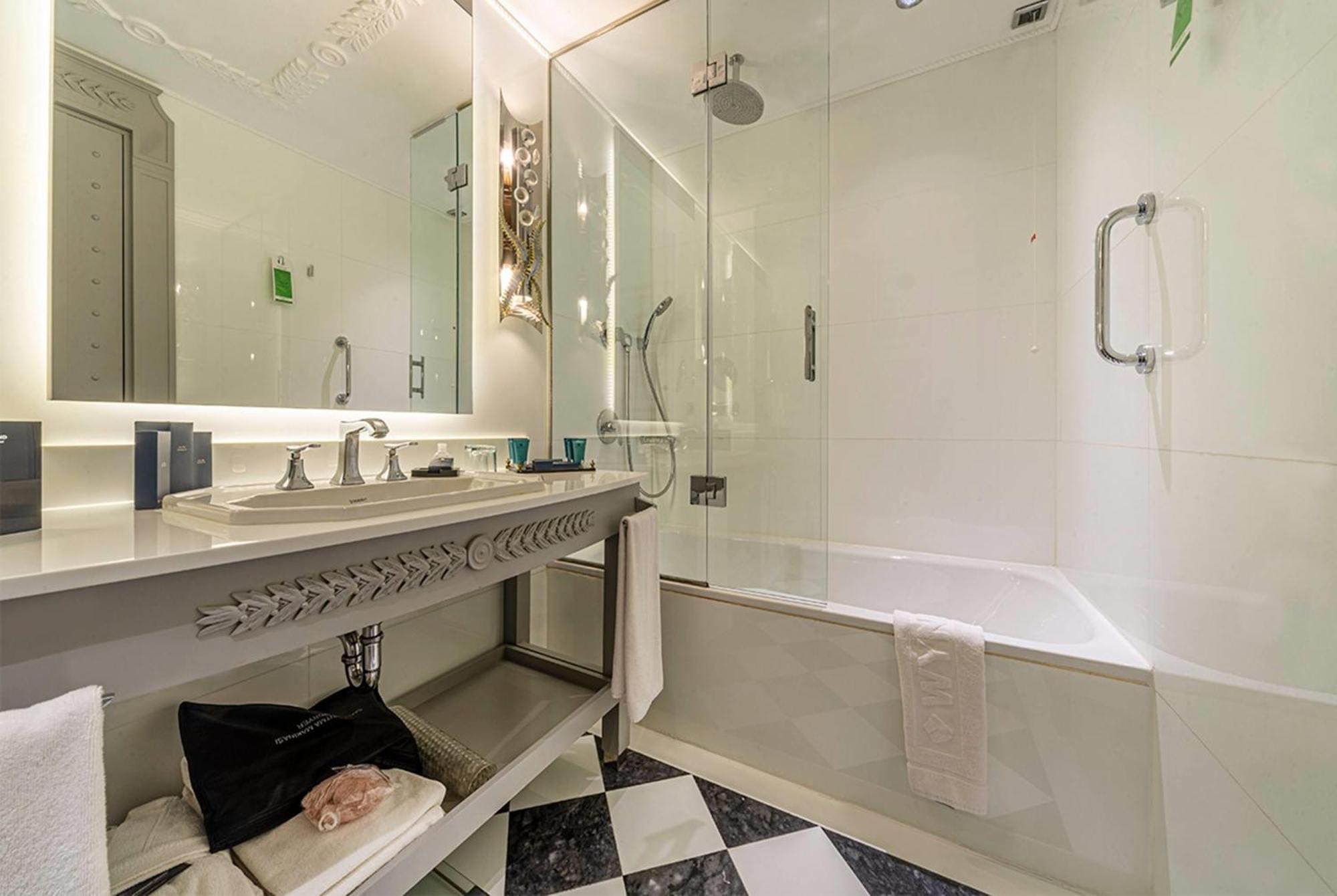 Wyndham Grand Istanbul Kalamis Marina Hotel — Fotoğraflar 3